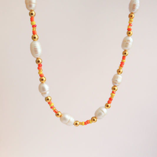 COLLAR MOSTACILLAS CON PERLAS DE RIO