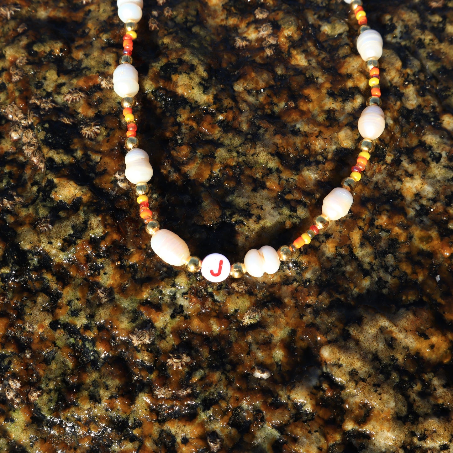 COLLAR MOSTACILLAS CON PERLAS DE RIO