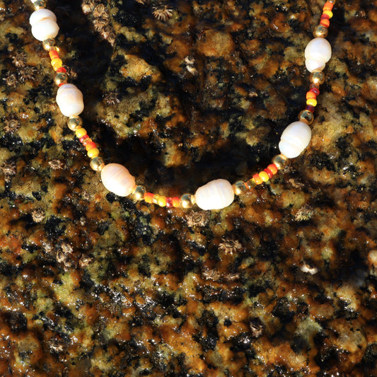 COLLAR MOSTACILLAS CON PERLAS DE RIO